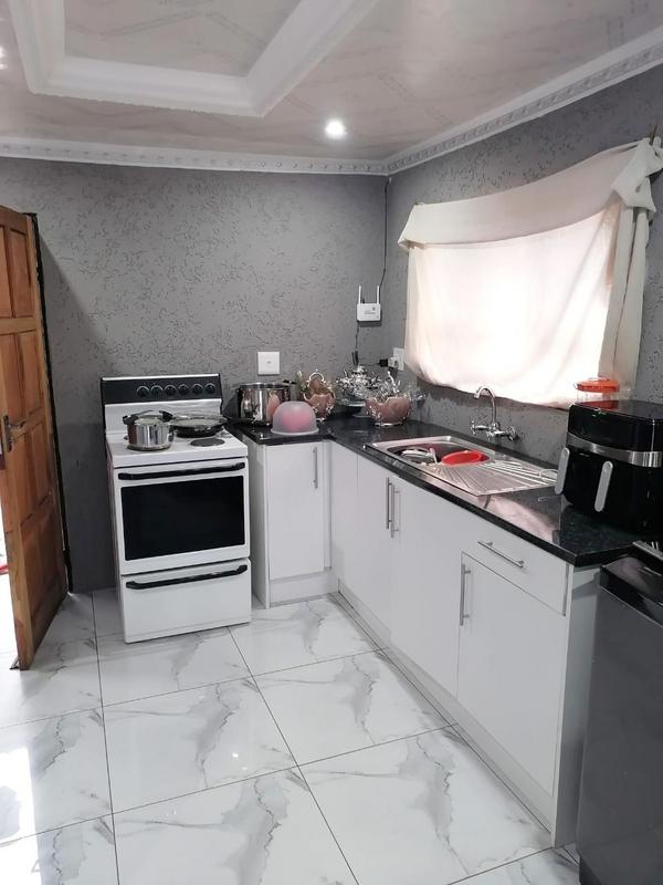 2 Bedroom Property for Sale in Zola Gauteng