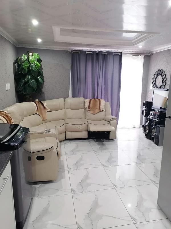 2 Bedroom Property for Sale in Zola Gauteng