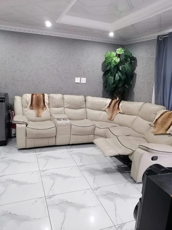 2 Bedroom Property for Sale in Zola Gauteng