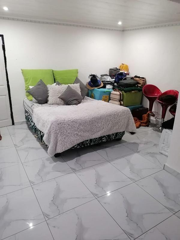 2 Bedroom Property for Sale in Zola Gauteng
