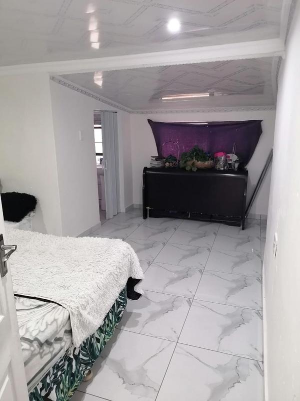 2 Bedroom Property for Sale in Zola Gauteng