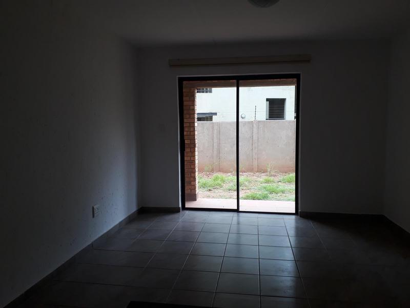 To Let 2 Bedroom Property for Rent in Groblerpark Gauteng