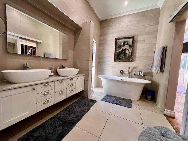 4 Bedroom Property for Sale in Midstream Ridge Gauteng