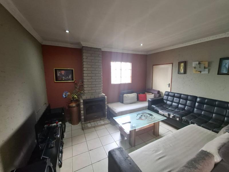 4 Bedroom Property for Sale in Clayville Gauteng