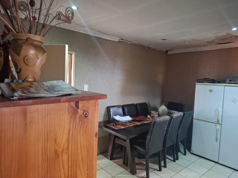4 Bedroom Property for Sale in Clayville Gauteng