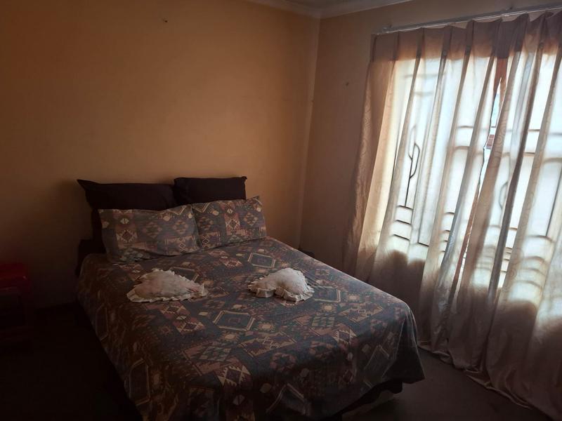 4 Bedroom Property for Sale in Clayville Gauteng