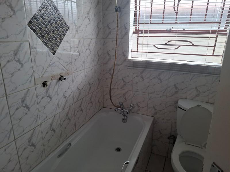 4 Bedroom Property for Sale in Clayville Gauteng