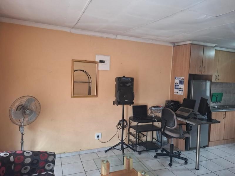 4 Bedroom Property for Sale in Clayville Gauteng