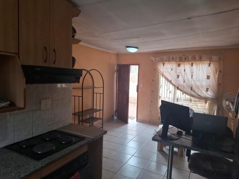 4 Bedroom Property for Sale in Clayville Gauteng