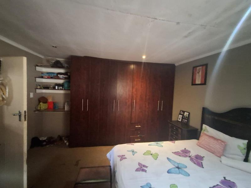 4 Bedroom Property for Sale in Clayville Gauteng