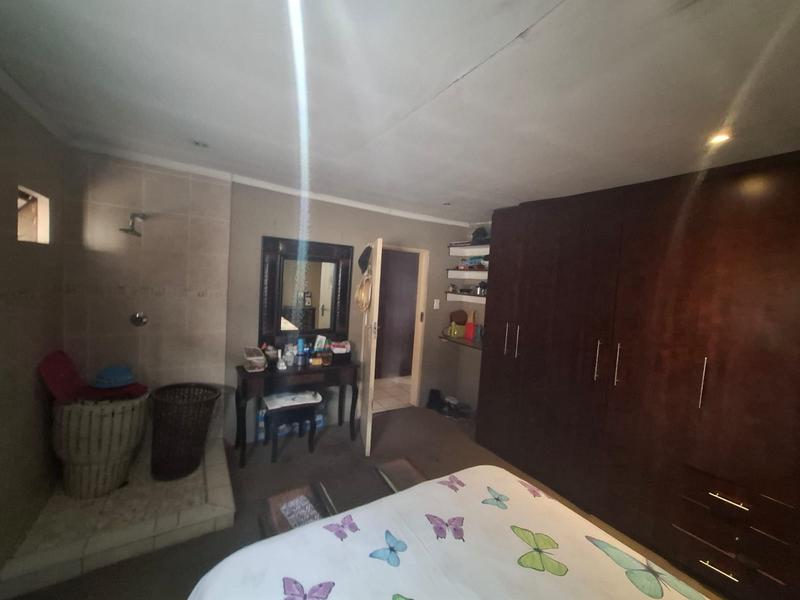 4 Bedroom Property for Sale in Clayville Gauteng