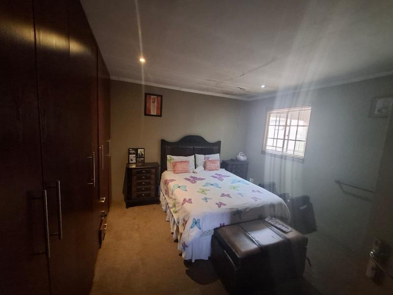 4 Bedroom Property for Sale in Clayville Gauteng