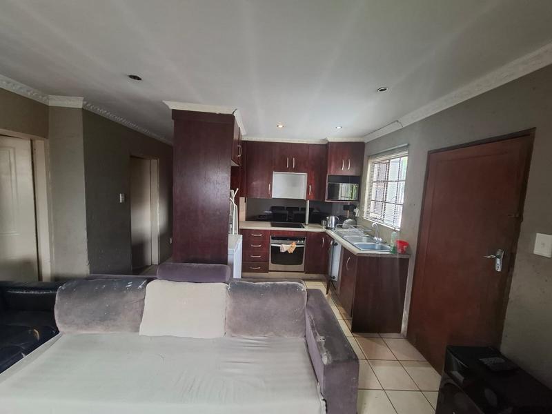 4 Bedroom Property for Sale in Clayville Gauteng