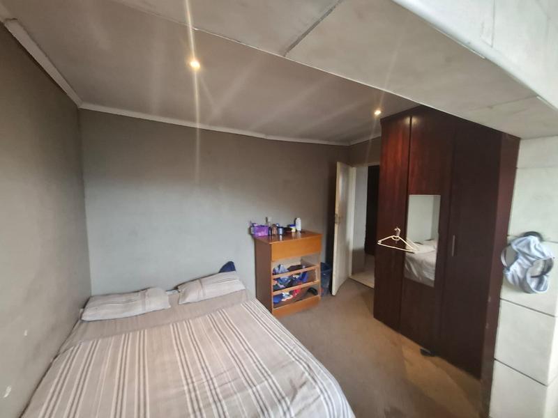 4 Bedroom Property for Sale in Clayville Gauteng