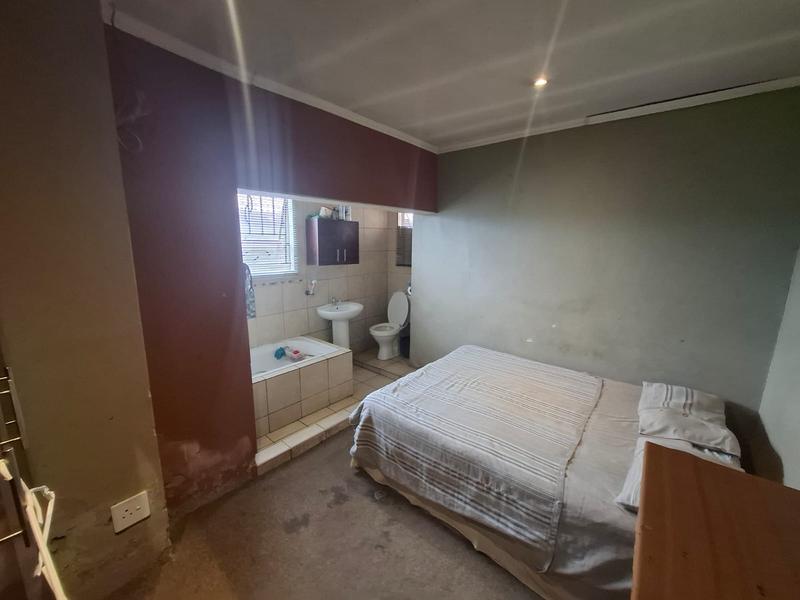 4 Bedroom Property for Sale in Clayville Gauteng