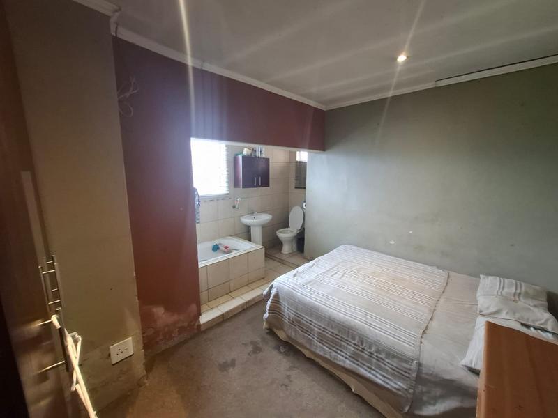 4 Bedroom Property for Sale in Clayville Gauteng