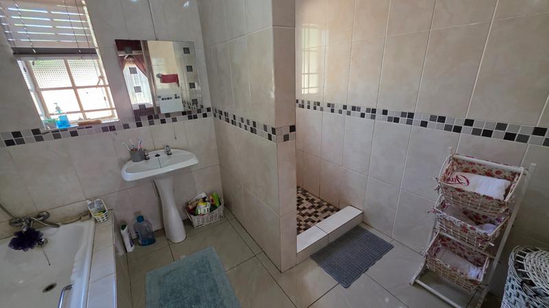 5 Bedroom Property for Sale in Doornpoort Gauteng