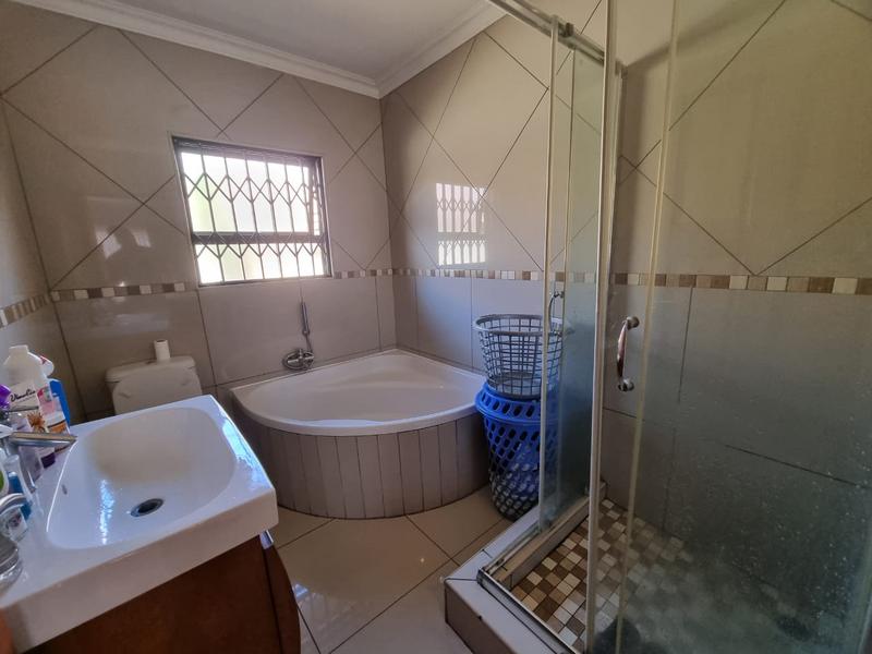3 Bedroom Property for Sale in New Redruth Gauteng
