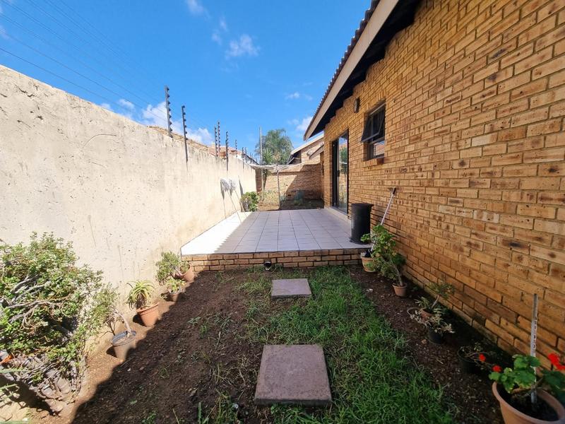 3 Bedroom Property for Sale in New Redruth Gauteng
