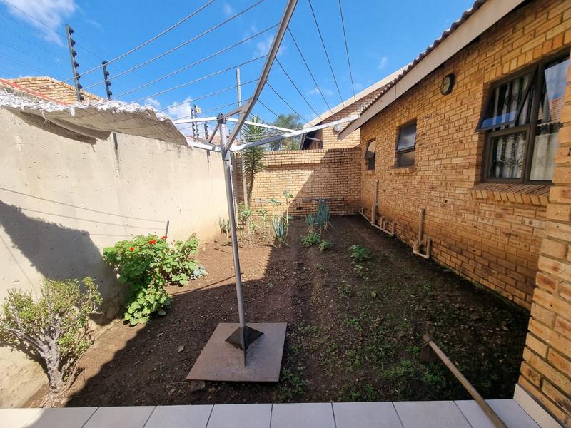 3 Bedroom Property for Sale in New Redruth Gauteng