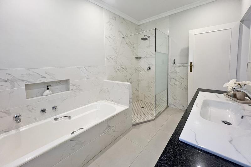 To Let 3 Bedroom Property for Rent in Sandown Gauteng