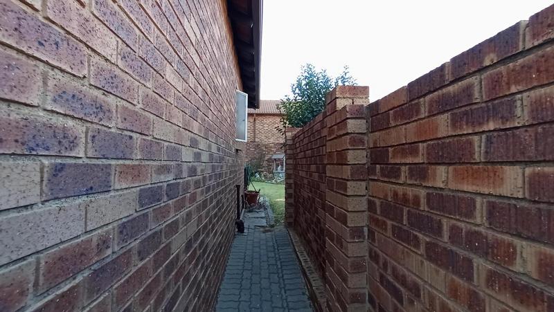 3 Bedroom Property for Sale in Amberfield Gauteng