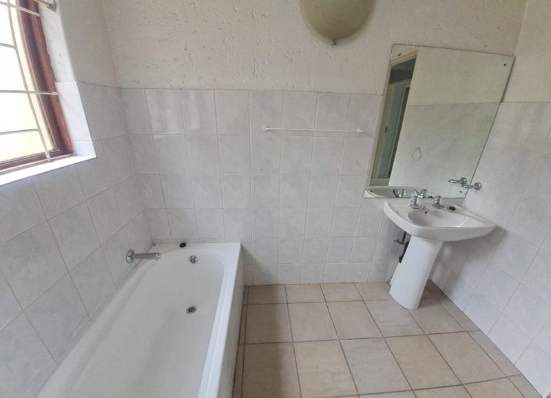 To Let 3 Bedroom Property for Rent in North Riding Gauteng