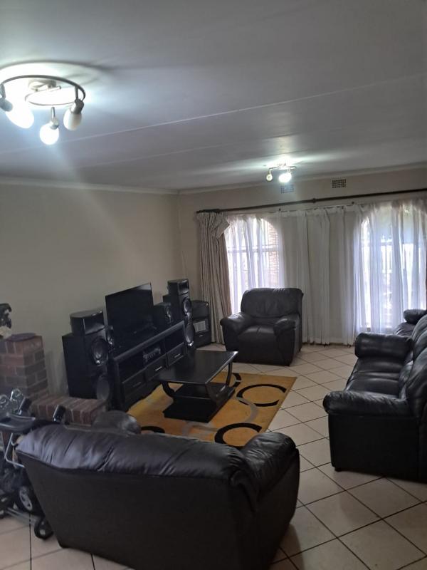 3 Bedroom Property for Sale in South Hills Gauteng