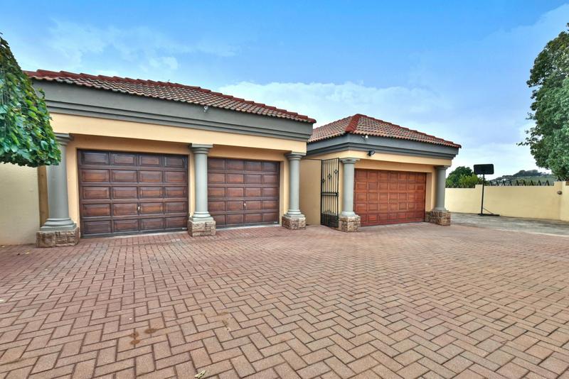 4 Bedroom Property for Sale in Glenanda Gauteng