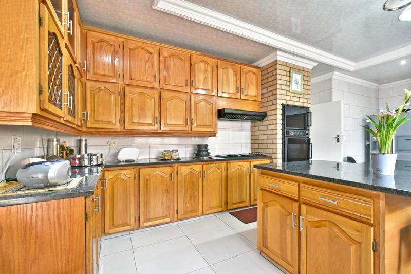 4 Bedroom Property for Sale in Glenanda Gauteng