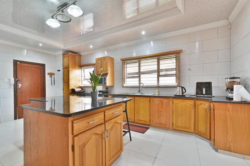 4 Bedroom Property for Sale in Glenanda Gauteng