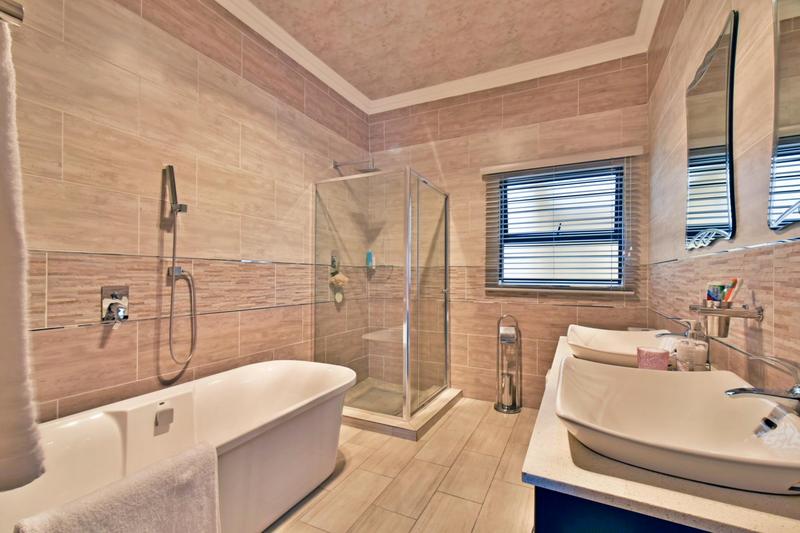 4 Bedroom Property for Sale in Glenanda Gauteng