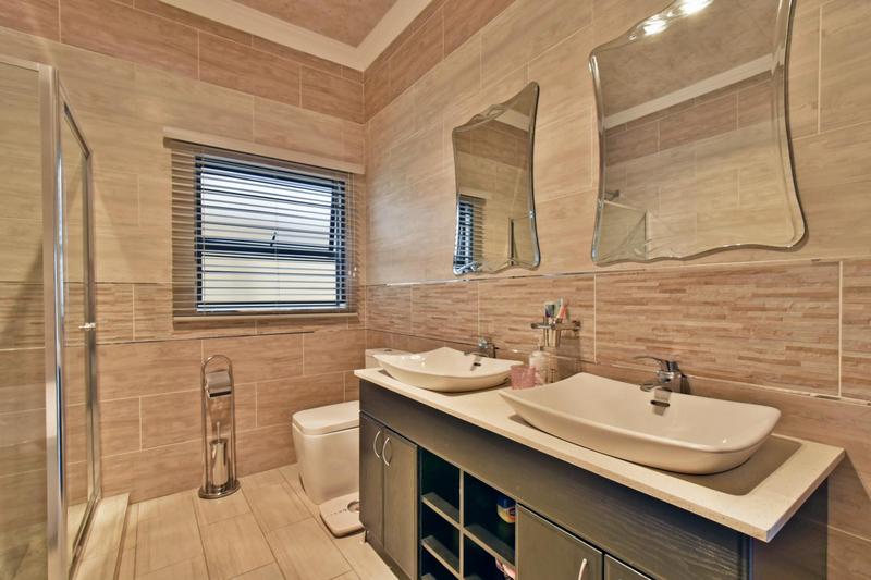 4 Bedroom Property for Sale in Glenanda Gauteng