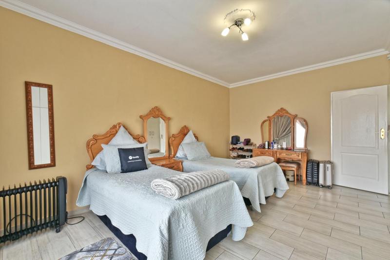 4 Bedroom Property for Sale in Glenanda Gauteng