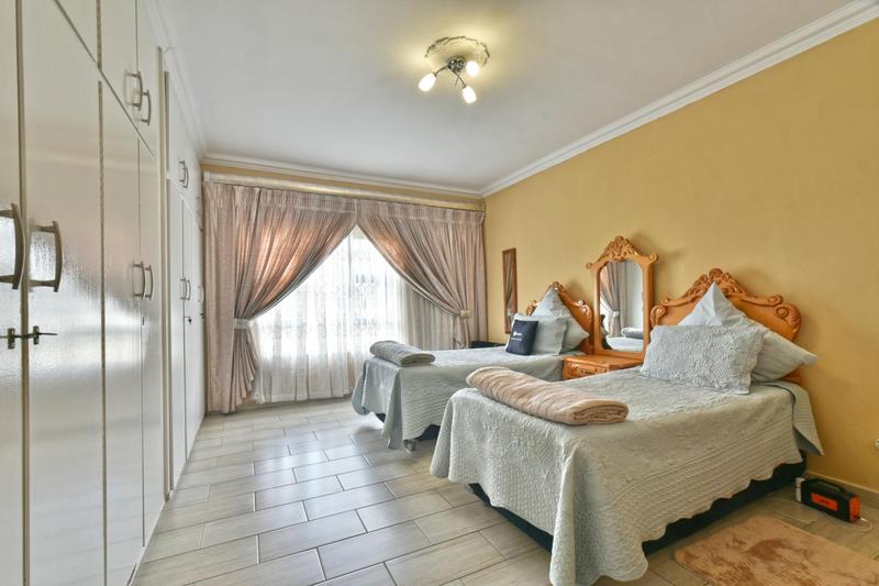 4 Bedroom Property for Sale in Glenanda Gauteng