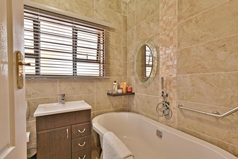 4 Bedroom Property for Sale in Glenanda Gauteng