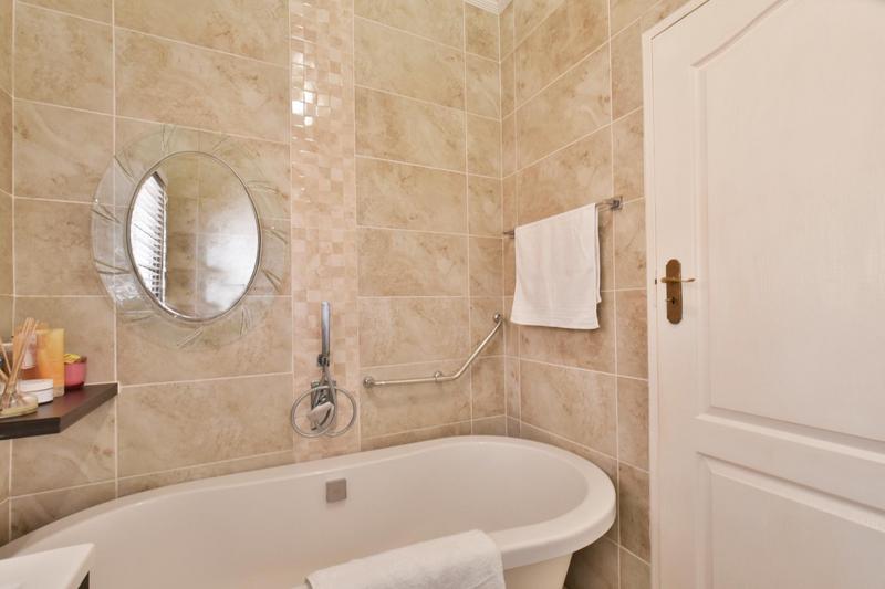 4 Bedroom Property for Sale in Glenanda Gauteng
