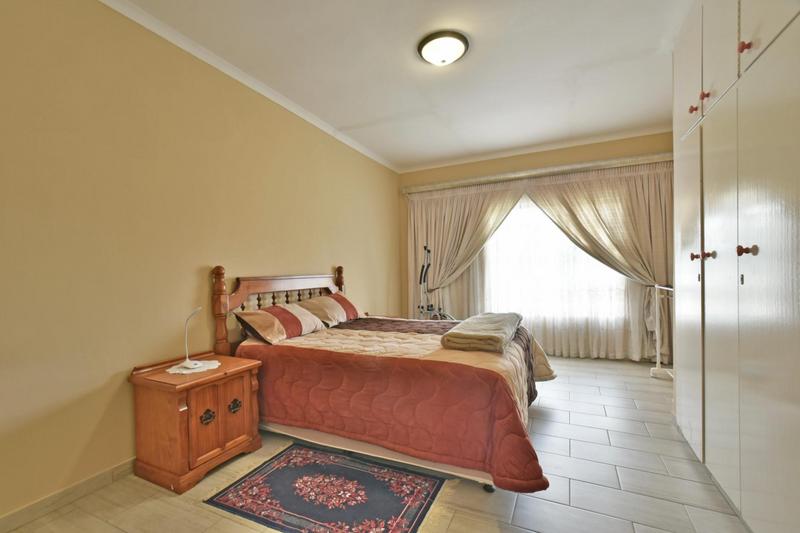 4 Bedroom Property for Sale in Glenanda Gauteng