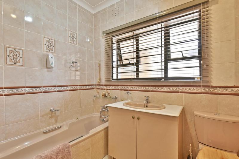 4 Bedroom Property for Sale in Glenanda Gauteng