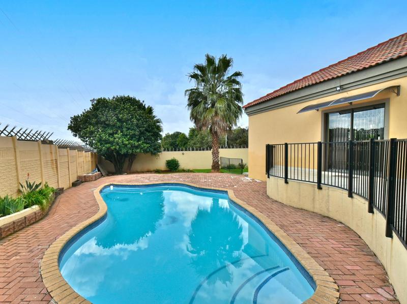 4 Bedroom Property for Sale in Glenanda Gauteng
