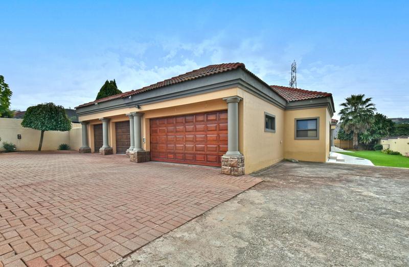 4 Bedroom Property for Sale in Glenanda Gauteng
