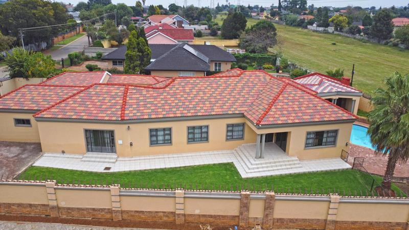 4 Bedroom Property for Sale in Glenanda Gauteng