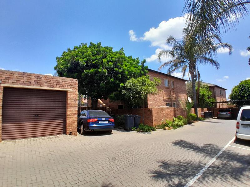 2 Bedroom Property for Sale in Heuwelsig Estate Gauteng