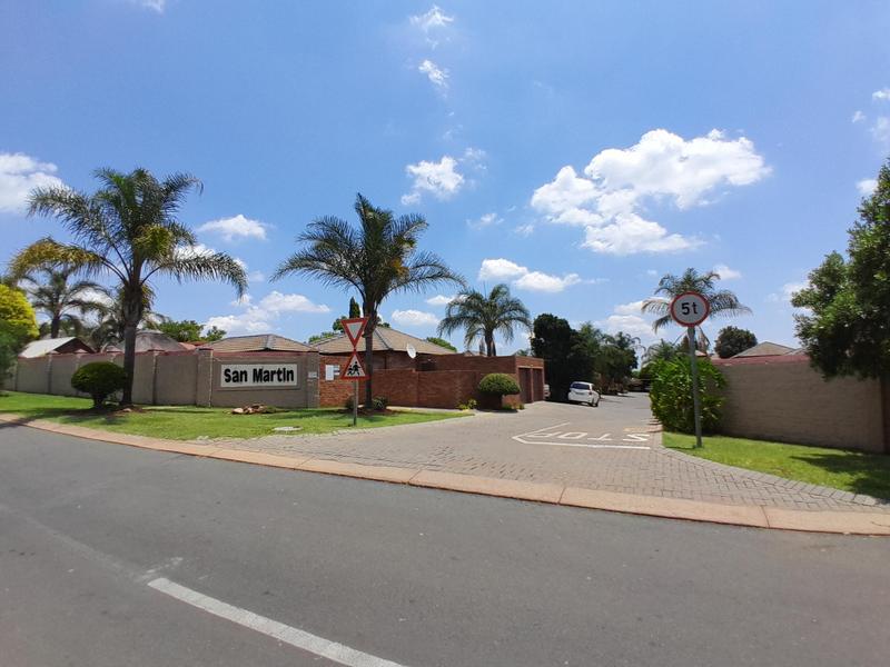 2 Bedroom Property for Sale in Heuwelsig Estate Gauteng