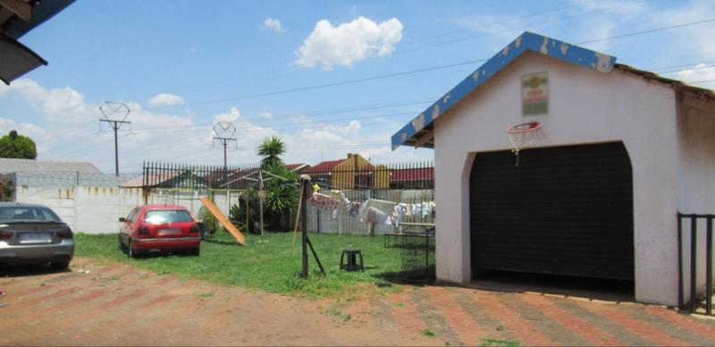 4 Bedroom Property for Sale in Lenasia South Gauteng