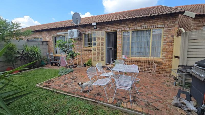 2 Bedroom Property for Sale in Annlin Gauteng