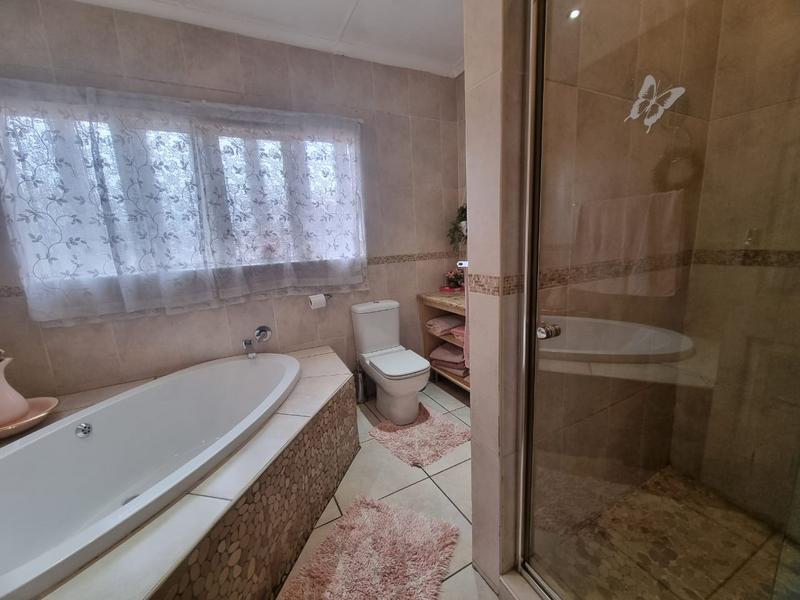 4 Bedroom Property for Sale in Brackenhurst Gauteng