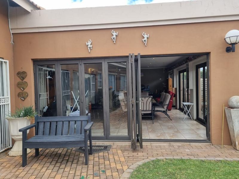 4 Bedroom Property for Sale in Brackenhurst Gauteng