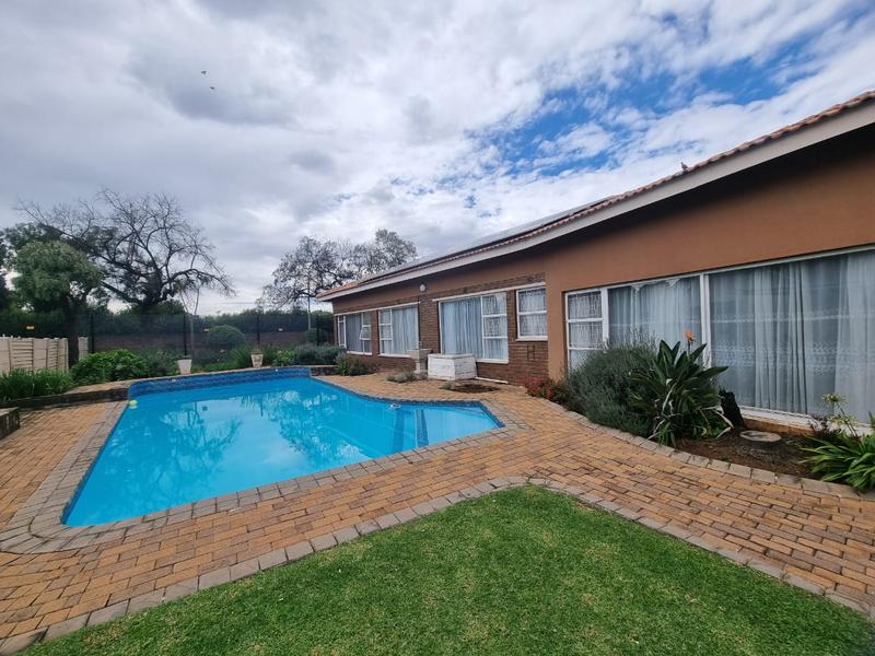 4 Bedroom Property for Sale in Brackenhurst Gauteng