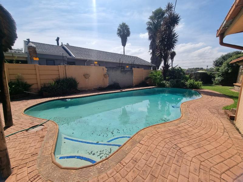 3 Bedroom Property for Sale in Verwoerdpark Gauteng